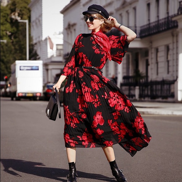 H&m black and red floral dress Clearance